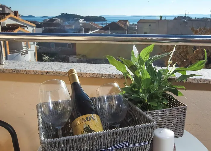 Cozy Retreat With Parking, Balconies & Garden Fireplace Pakoštane