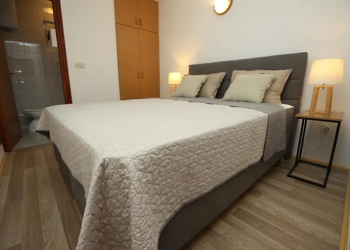 Lejlighed Cozy Retreat With Parking, Balconies & Garden Fireplace