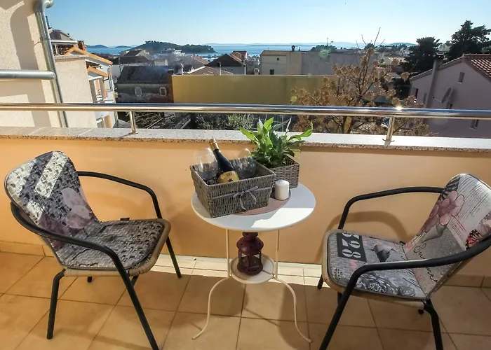 Lejlighed Cozy Retreat With Parking, Balconies & Garden Fireplace