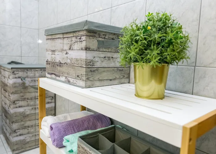 Cozy Retreat With Parking, Balconies & Garden Fireplace