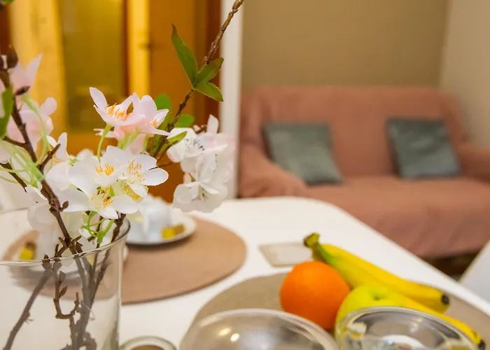 Cozy Retreat With Parking, Balconies & Garden Fireplace Lejlighed Pakoštane