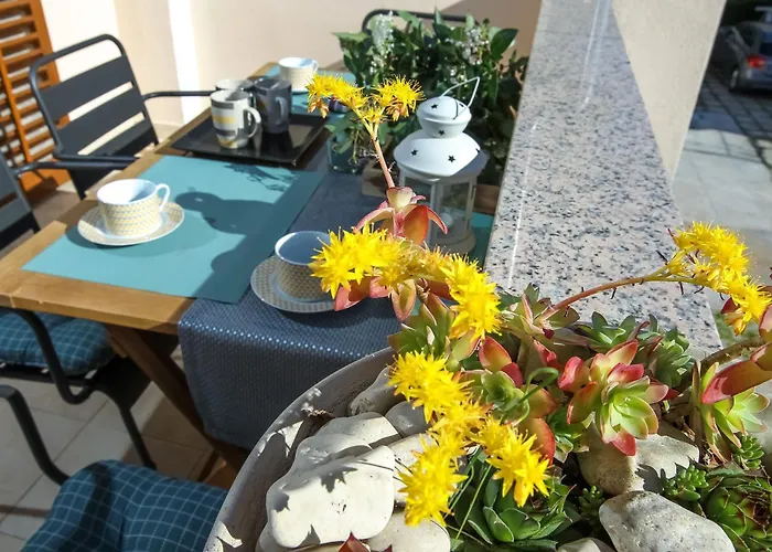 Lejlighed Cozy Retreat With Parking, Balconies & Garden Fireplace Pakoštane