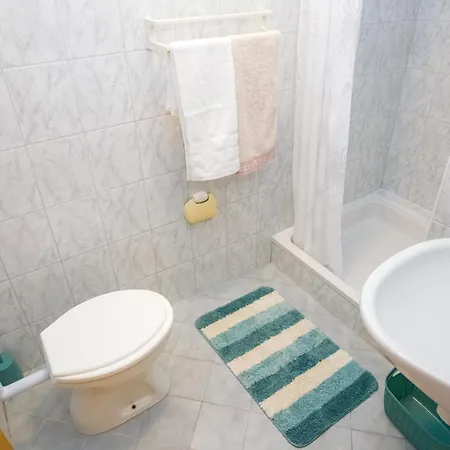 Cozy Retreat With Parking, Balconies & Garden Fireplace Apartment Pakostane