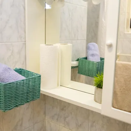 아파트 Cozy Retreat With Parking, Balconies & Garden Fireplace *
