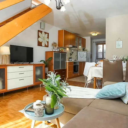 Cozy Retreat With Parking, Balconies & Garden Fireplace Pakoštane