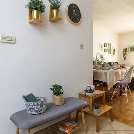 아파트 Cozy Retreat With Parking, Balconies & Garden Fireplace *