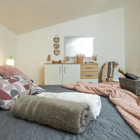 Cozy Retreat With Parking, Balconies & Garden Fireplace Pakoštane
