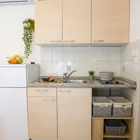 Cozy Retreat With Parking, Balconies & Garden Fireplace Pakostane