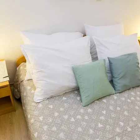 Cozy Retreat With Parking, Balconies & Garden Fireplace Pakoštane