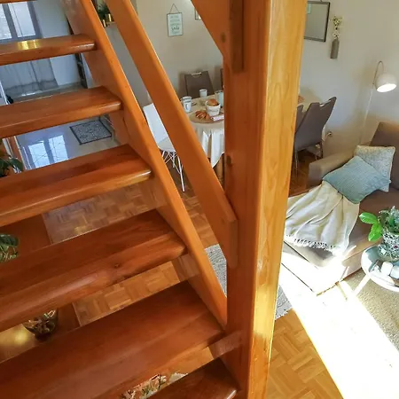 Apartment Cozy Retreat With Parking, Balconies & Garden Fireplace