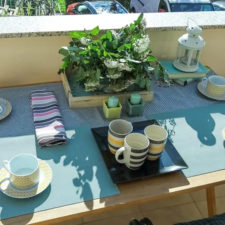 아파트 Cozy Retreat With Parking, Balconies & Garden Fireplace *