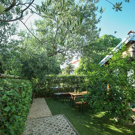 Cozy Retreat With Parking, Balconies & Garden Fireplace * Pakostane
