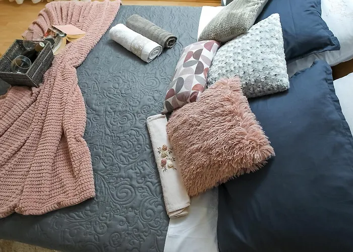 Cozy Retreat With Parking, Balconies & Garden Fireplace Апартаменты *