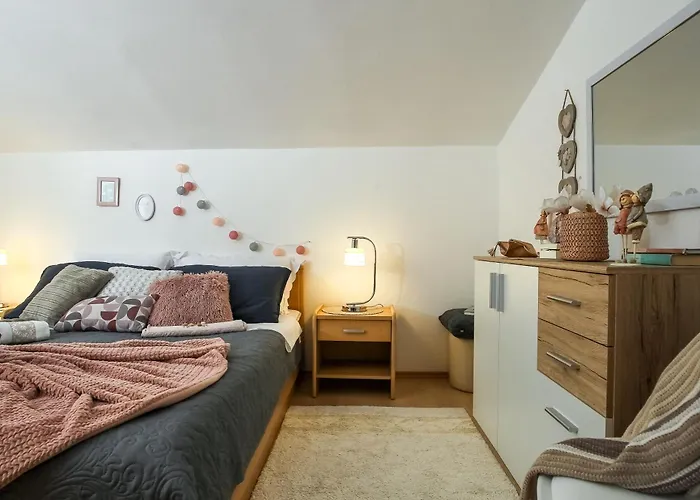 Cozy Retreat With Parking, Balconies & Garden Fireplace Апартаменты