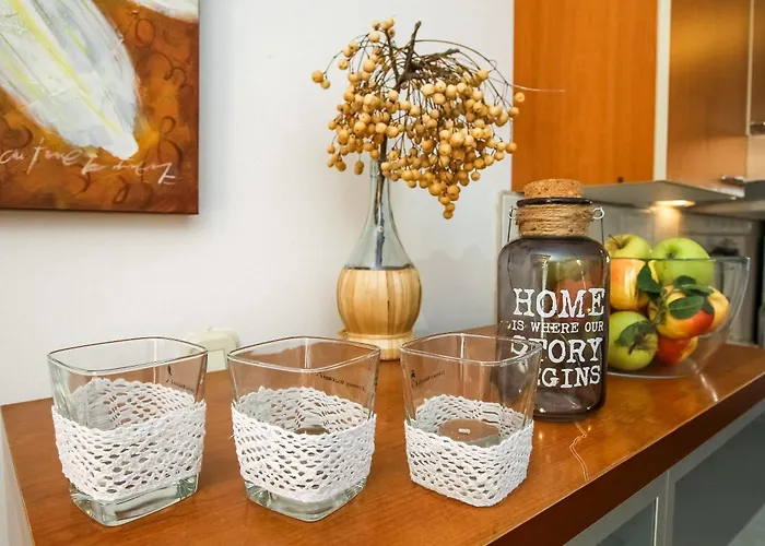 Cozy Retreat With Parking, Balconies & Garden Fireplace Апартаменты Пакоштане